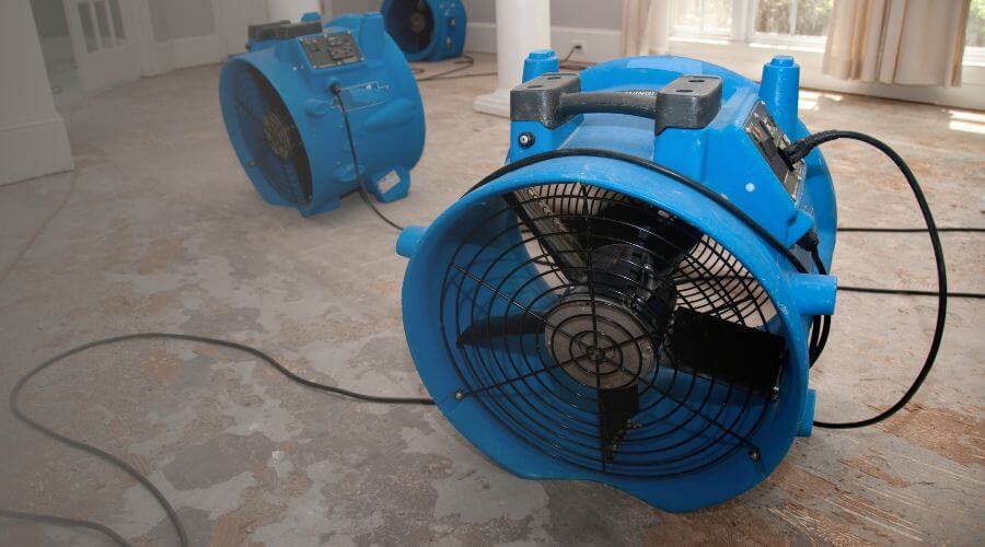 Why choose water damage restoration service for commercial flood cleanup in Millwood